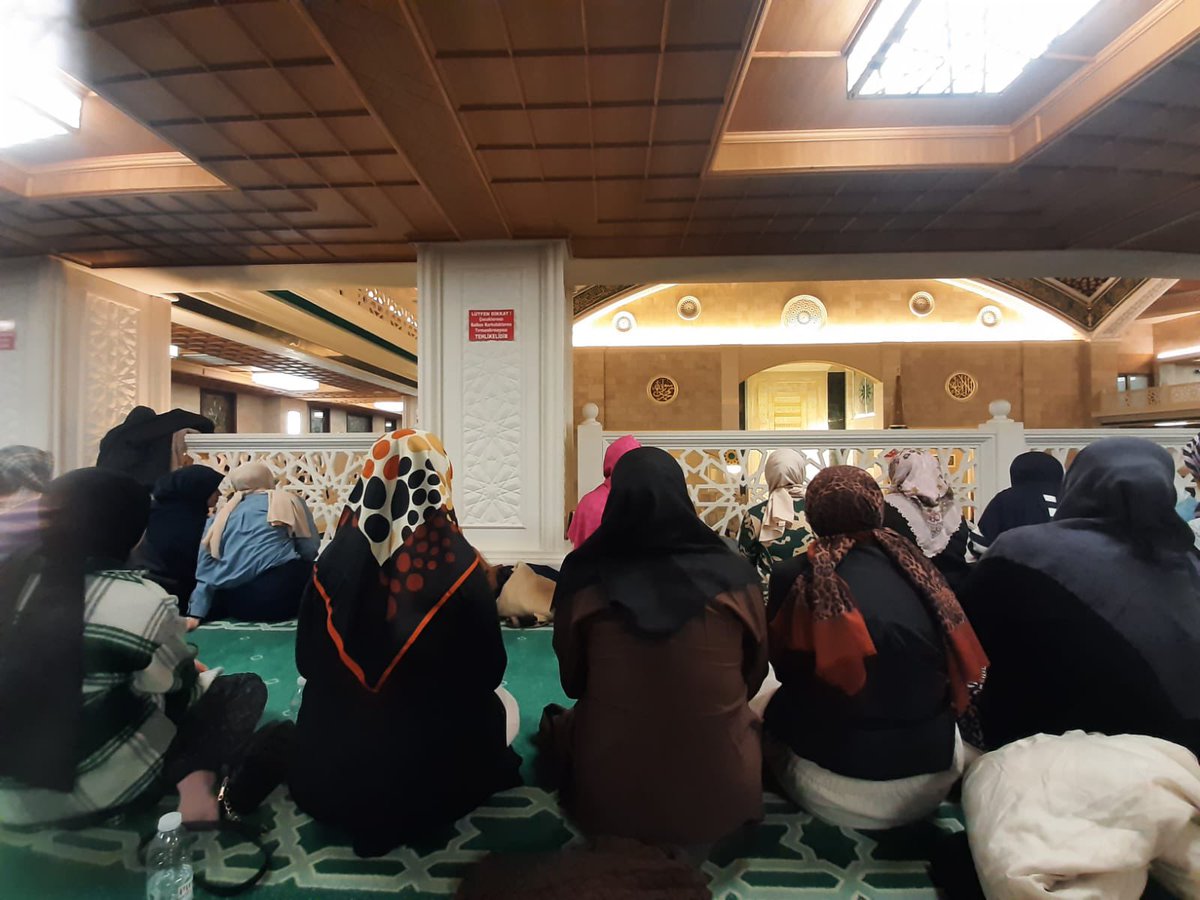 Pamukkale Yurt Müdürlüğü📍
Ramazan ayının rahmet ve bereketini paylaşmak için bir araya geldik. İlk teravih namazı buluşması, manevi atmosferiyle gönülleri birleştirdi, dualar semaya yükseldi.<a href="/omer_ilman/">Ömer İlman</a> <a href="/GSB_Denizli/">Denizli Gençlik ve Spor İl Müdürlüğü</a> <a href="/vildanbasbug/">Vildan Basbug 🟢 🇹🇷</a>