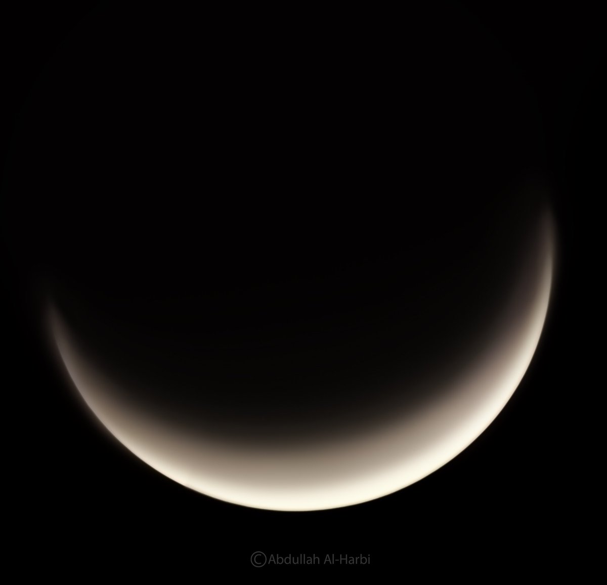 هلال كوكب الزهرة 🌙
28/2/2025
بما أنني لم أتمكن من تصوير أو رصد هلال رمضان عبر التلسكوب اليوم بسبب الظروف الجوية وصعوبة الرصد، أشارككم بدلاً من ذلك هلال الزهرة. تم تصويره على بعد بؤري يساوي 14,700mm 
ومبارك عليكم الشهر 🤍🌌

Venus Crescent 🌙
28/2/2025
Since I couldn’t capture or