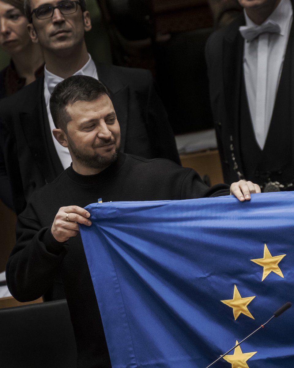 (Archive) - Volodymyr Zelensky avec le drapeau européen - 09.02.2023