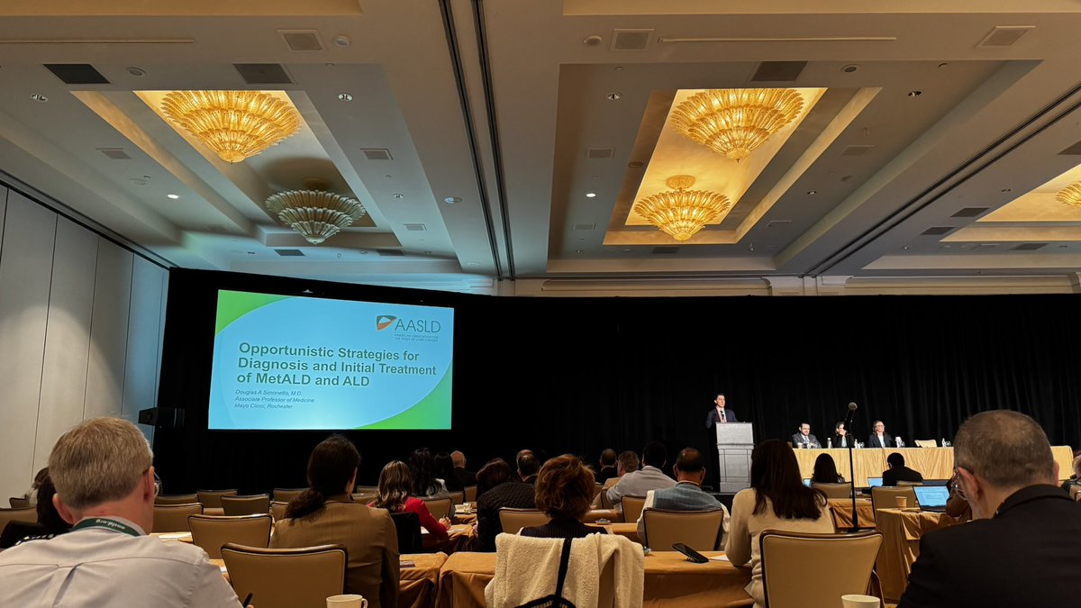 Diagnosing MetALD and ALD session <a href="/AASLDtweets/">AASLD</a> #ETC2025

Evaluate 🍷 intake: interview ➡️ AUDIT-C ➡️ PEth 🧪
🤔 Multiple (missed) opportunities for diagnosing advanced liver disease ‼️
🔎 into 🍷 related hospitalizations 
Digital 🥃 use tracking 📱
👀 Important perspectives from