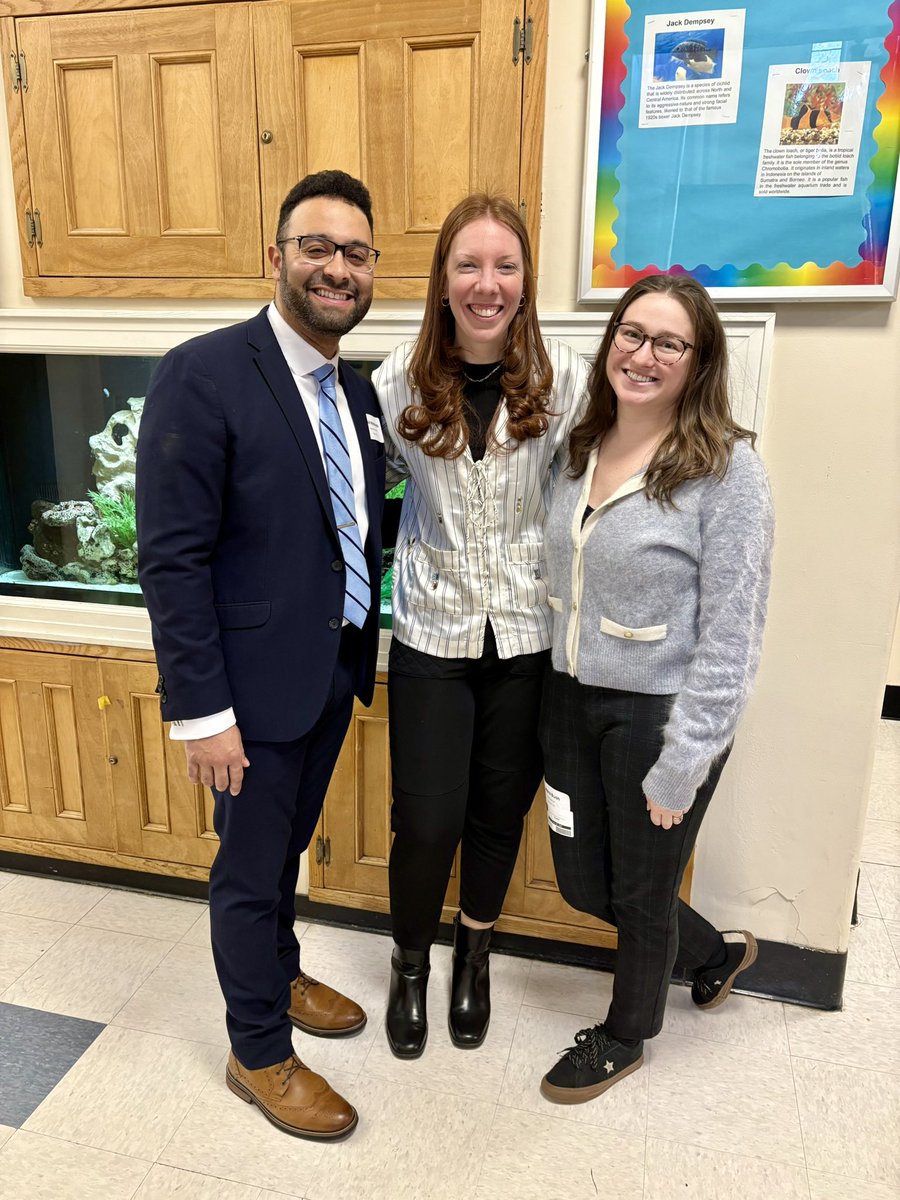 Allabouttheyet's tweet image. Career Exploration Day @MineolaMS was a SUCCESS!
👔Student Council sponsored a building wide spirit day, Dress to Impress!
And I got to share my friends with our 6th graders. Thank you ⚖️ Edwin Maldonado & 🎥 Mara Bush!
Shoutout to our Guidance Department for a great day!