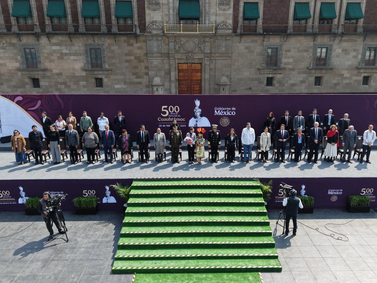 Efrainmoralesl's tweet photo. El día de hoy acompañamos a la presidenta @Claudiashein a los Funerales de Estado en conmemoración de los 500 años de la ejecución de Cuauhtémoc, último tlatoani mexica. https://t.co/n5GmOkUdjB