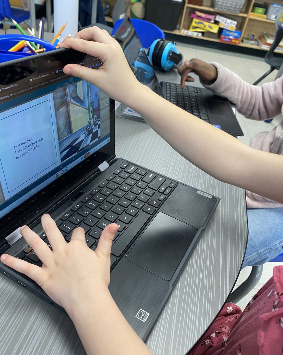 Using <a href="/FlyleafLiteracy/">Flyleaf Publishing</a> texts to answer comprehension questions, unscramble sentences and practice reading words with digraphs! 📕💻

#ocsb #ocsbLiteracy