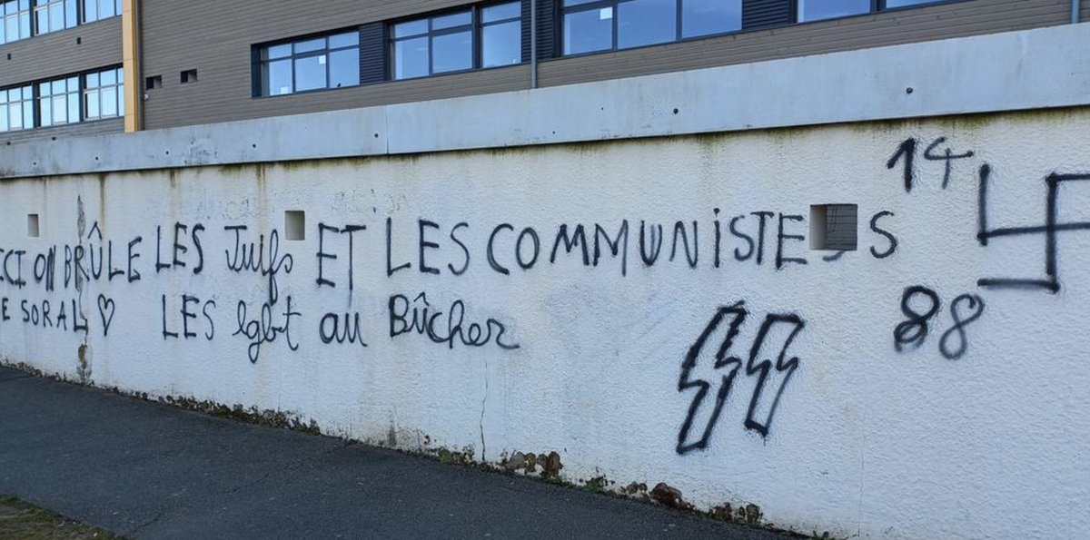 Et brûler les communistes c’est ok ? 

Peut-être pourriez-vous souligner qu’il s’agit visiblement de tags néonazis ? 

La haine antisémite et homophobe a le visage de l’extrême droite. 

Condamner c’est bien, regarder l’adversaire en face quand on condamne c’est mieux.