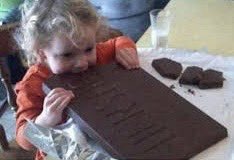 juulimmartinez's tweet photo. dicen que comer chocolate ayuda a concentrarse y estudiar mejor
yo próximamente https://t.co/835jHTH9Qf