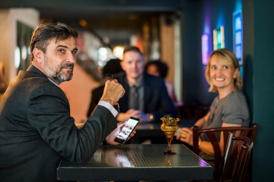 Business connections aren't just made with handshakes—they’re forged over great meals and good vibes. Chillabong’s is the perfect spot to network, brainstorm, or celebrate success. Come by and see how a relaxed atmosphere and delicious food make all the difference! 🍽️
