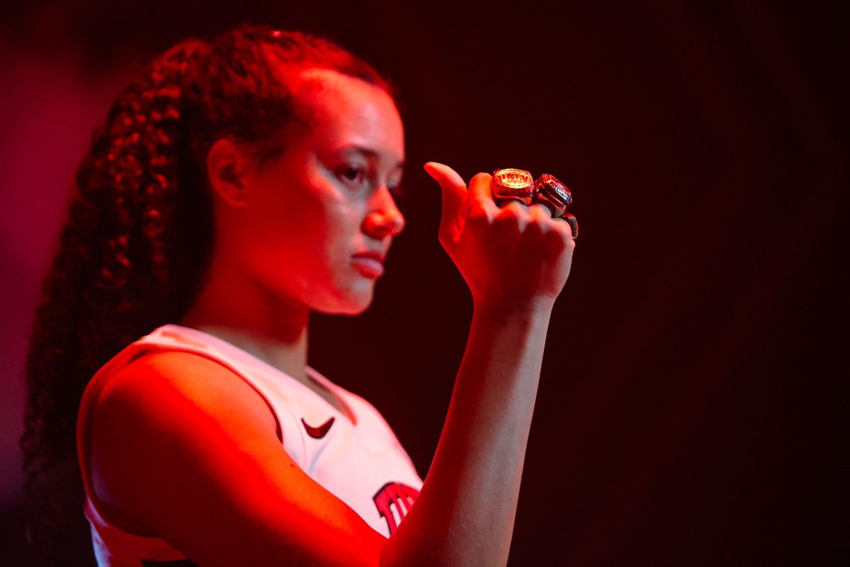 UNLV Lady Rebels tweet media