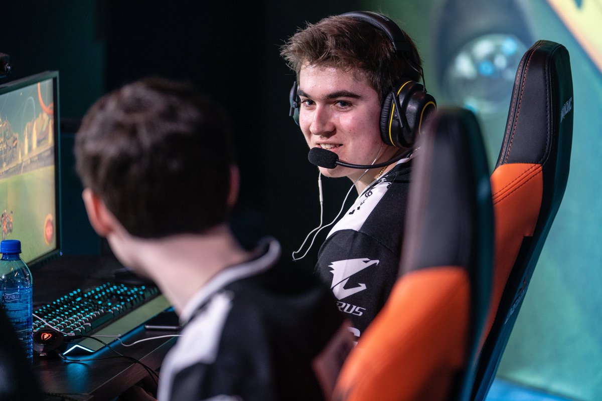 2,000 saves
1,000 goals
500,000 score 

All milestones hit today for <a href="/JKnaps/">JKnaps</a> in his last RLCS Open 🥺
