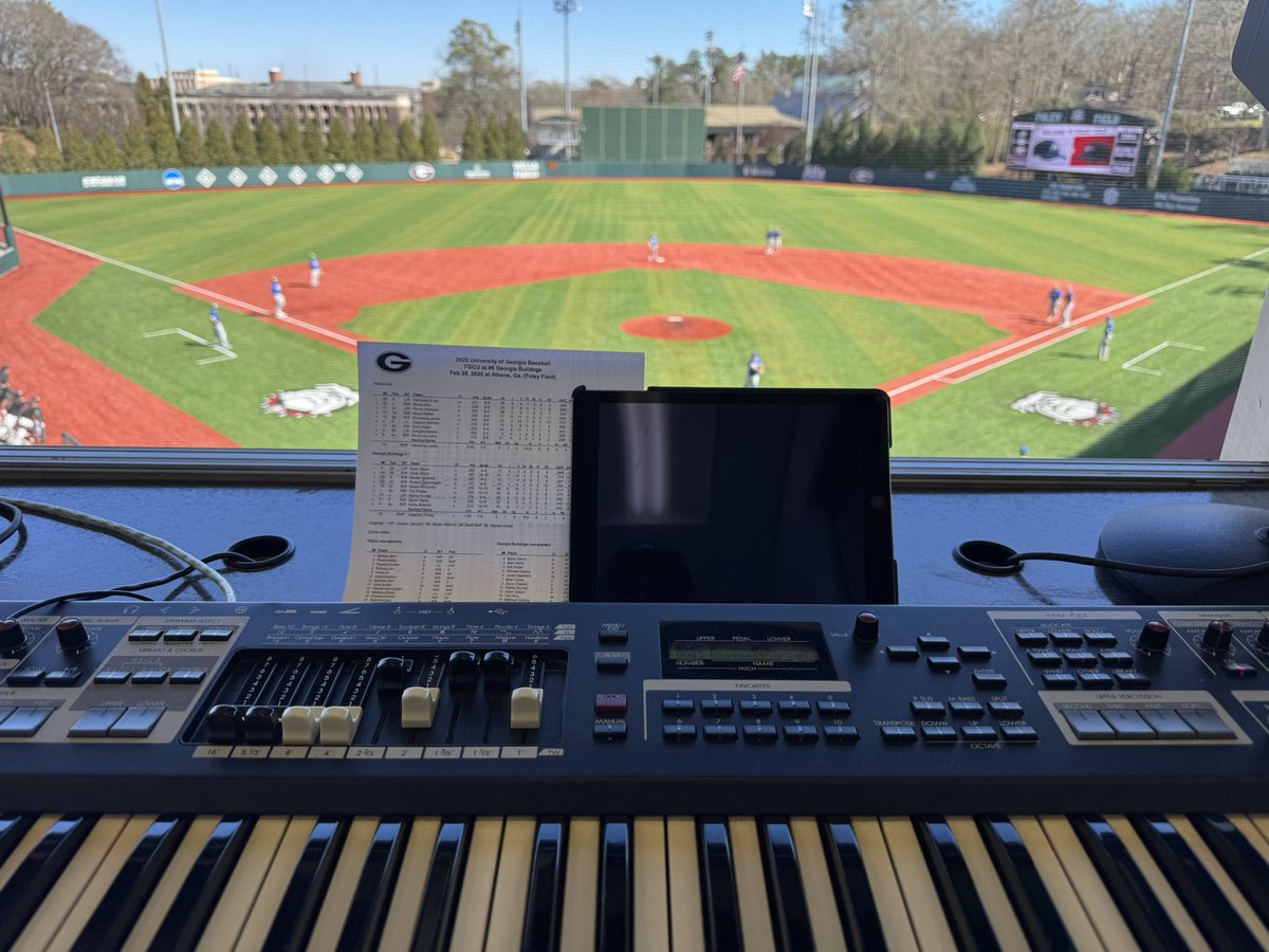 MKaminskiMusic's tweet photo. Ready for another weekend. #UGAbaseball https://t.co/FCJ58YHRKO