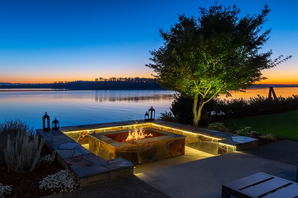 OR_Outdoor's tweet image. Your home deserves to shine! ✨ We specialize in designing and installing custom outdoor lighting systems that enhance your home’s beauty and security. Let’s create something stunning together! DM us to get started. 

#LuxuryLighting #PortlandDesign #oregonoutdoorlighting