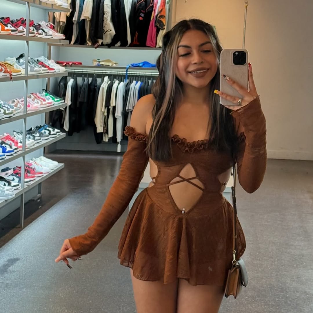 Tonight's plans? Me, this dress and your imagination.😉