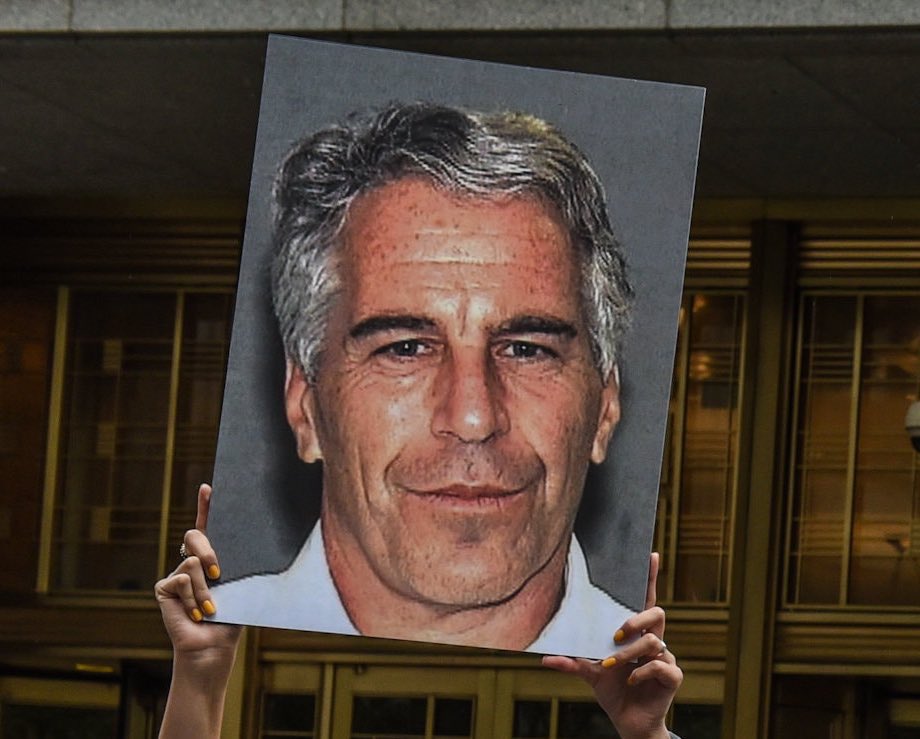 LeadingReport's tweet image. BREAKING: AG Pam Bondi reportedly furious over not receiving all the Epstein files from the FBI’s New York office.