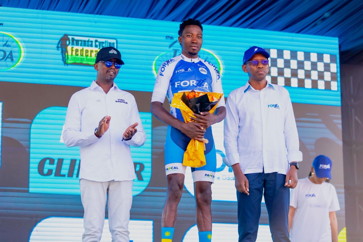 Forzzagaming's tweet photo. #TdRwanda2025: Shemu Nsengiyumva ukinira Ikipe ya Java Inovotec, yongeye kwegukana Umwambaro wa #Forzza muri Etape 5 ‘Rusizi-Huye’.
Yawambitswe n’Umuyobozi wa #Forzza, Eric D. Rutayisire
Forzza itanga Umwambaro w’Umukinnyi uhiga abandi mu kuzamuka.
#BikorenaForzza
#KinaMuRugero https://t.co/KLFtO2XjsH