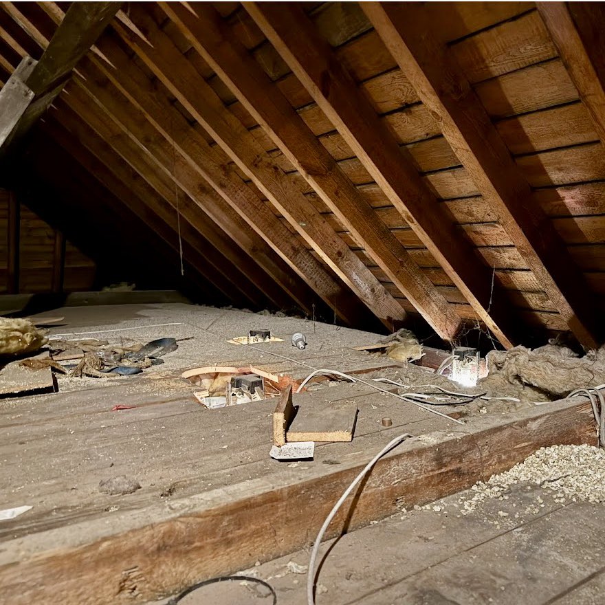 TheLoftBoys's tweet image. Before: A cluttered, dusty, and unsafe #loftspace filled with debris and exposed wiring. Not exactly a place you’d want to use for storage!
After: A clean, secure, and fully #boardedloft, ready to maximise storage space. Practical, sturdy, and safe for all your storage needs!