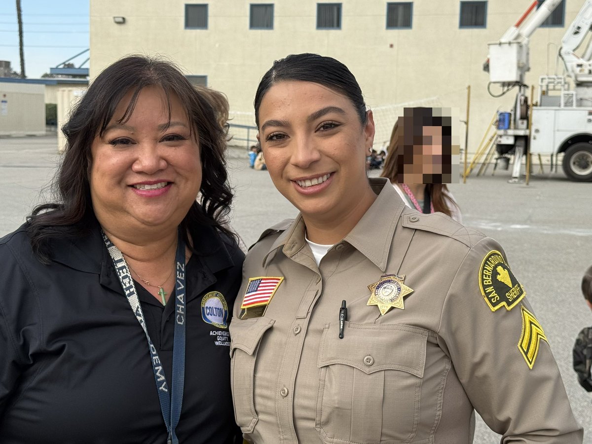 Career Day <a href="/Smith_stars/">Smith Tech Academy</a> So great to see former BHS grad SB County Sheriff’s Deputy Gonzalez also a former student of Principal Chavez! <a href="/ColtonJUSD/">Colton Joint Unified</a> <a href="/BHSBruinsCA/">BHSBruins</a>