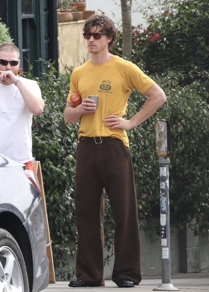 📸 | Nuevas fotos de <a href="/ShawnMendes/">Shawn Mendes</a> visto el día de hoy en Los Ángeles, California.