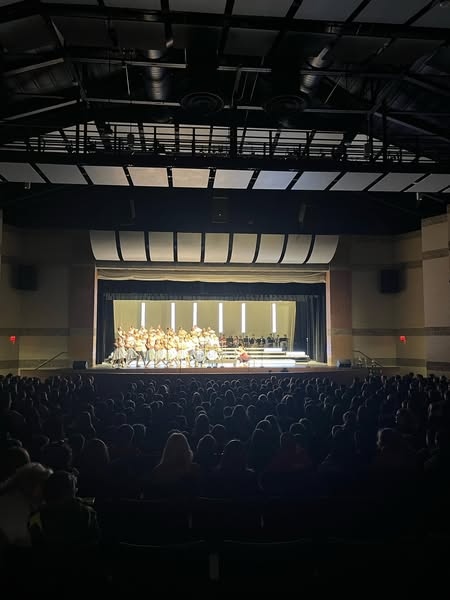 🎶 Today was the annual Creekview Enrichment Day, where students got to experience incredible performances from the BMS Choir, BMS Show Choir, Symphonic Choir, and MHS Show Choir! 🎤✨

#PTBM #MEVSD