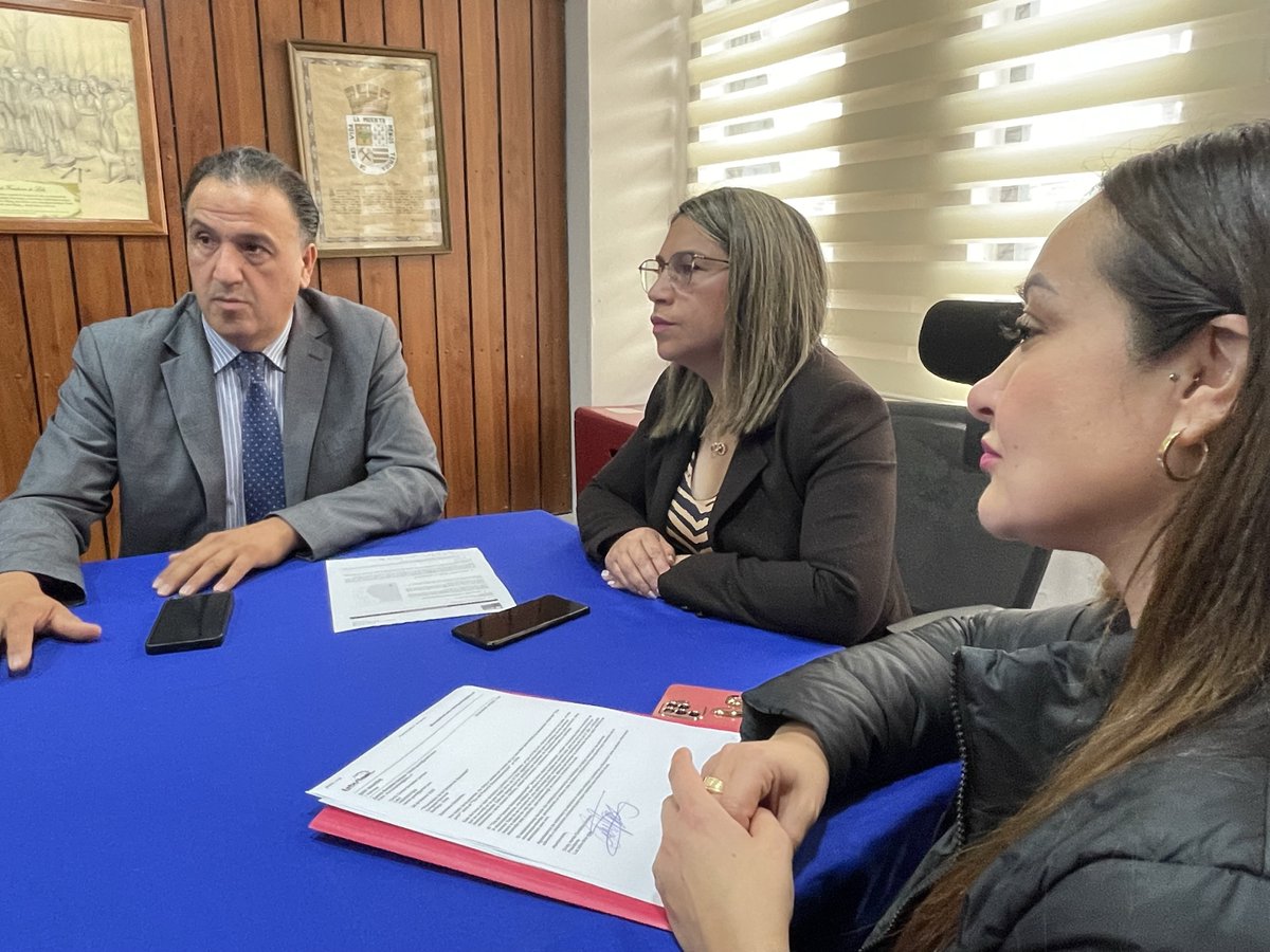EnergiaBiobio's tweet photo. 📍#LEBU|  

🤝Junto a la Alcaldesa Marcela Tiznado nos reunimos con la presidenta de #LuzParaEllos, Carola González, para abordar registro de electrodependientes, credenciales para compra de combustible y Día del Electrodependiente. 

En la instancia participó la @SEC y @Frontel_ https://t.co/tKGmii2zdT