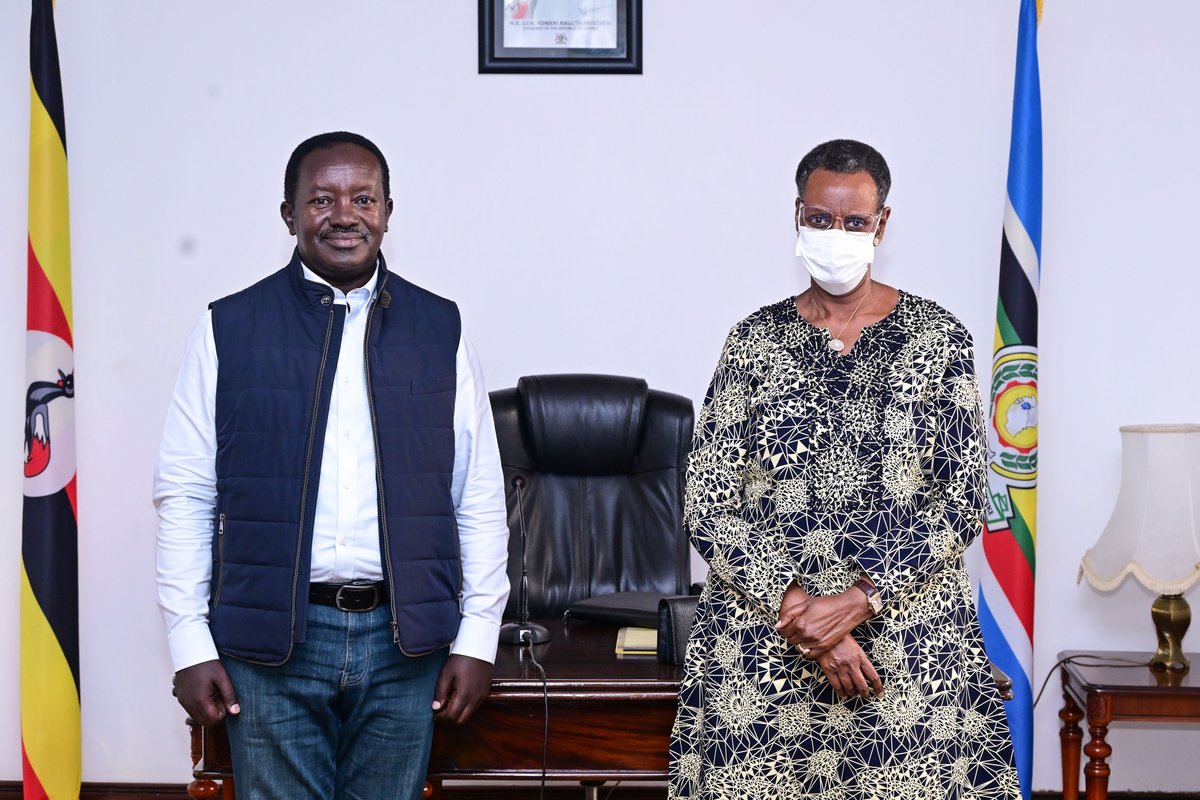 Janet K Museveni (@janetmuseveni) on Twitter photo My discussion with Hon.<a href="/WKajwengye/">wilson kajwengye</a> in Rwakitura highlighted the many challenges still facing education in Nyabushozi. My discussion with Hon.<a href="/WKajwengye/">wilson kajwengye</a> in Rwakitura highlighted the many challenges still facing education in Nyabushozi.