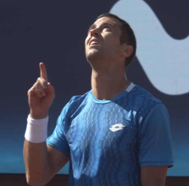 nishikoripicks's tweet photo. I've lost quite a bit of money in my life betting for and against Laslo Djere, but he's a guy I really like. Whenever he wins, he always looks up to the sky and dedicates his victories to his parents, whom he lost when he was 16 (his mother) and 23 (his father). https://t.co/AUNeH5gicu