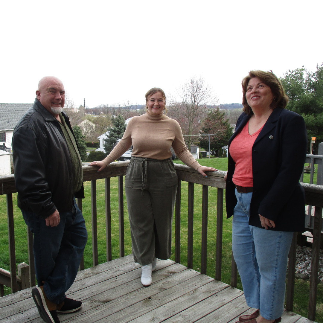 pietowntv's tweet image. Tonight on #HouseHunter 🌼
A part-time real estate agent is ready to buy her first home in Manheim, Pennsylvania. She wants a single-family house with a big yard, but her dad and mom, who's also her agent, both think a townhome is a more practical choice.

10|9c on @HGTV 🌱