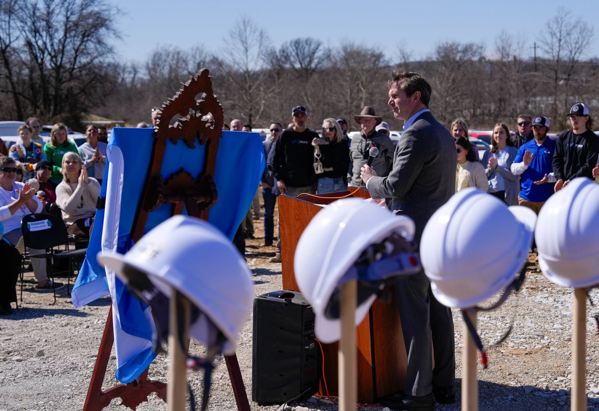 GovAndyBeshear's tweet photo. My faith teaches me to love thy neighbor and to be there for each other. The launch of Elevate Estates in Henderson provides 38 units for Kentuckians with disabilities to live independently. These new homes will offer support and opportunity, which every person deserves. https://t.co/ravMiUSVv6