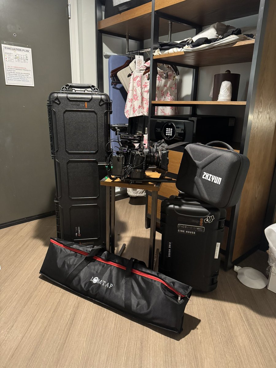 KevinBlancoZ's tweet image. This is how the hotel room of a DevRel Relations/Video Producer looks like at 1:00am. 

Camera Rigs, Lights setup, Audio Testing, etc. getting ready to produce the following day! 

LOVE MY JOB!! 

#devrel #developerrelations #developeradvocate #videofordevrel #developermarketing