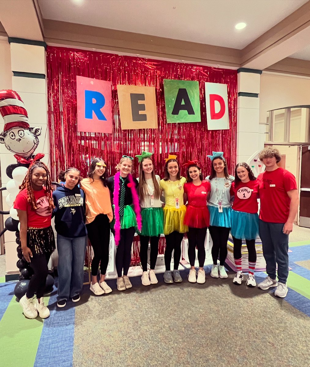 AREaton's tweet image. Dr. Seuss Day is always the best day for our SHS Teacher Cadets!  Many thanks to our friends at Pine Street Elementary for the invitation to help celebrate!  @SpartanburgHS  @SpartanburgD7  @cerrasc #teachercadet #govikes #pinestreetschool ❤️💙❤️💙