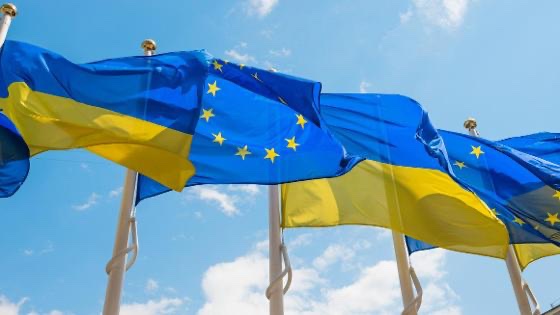 The colours of the European Union are the colours of Ukraine. 
#SlavaUkraïni 🇪🇺🇺🇦