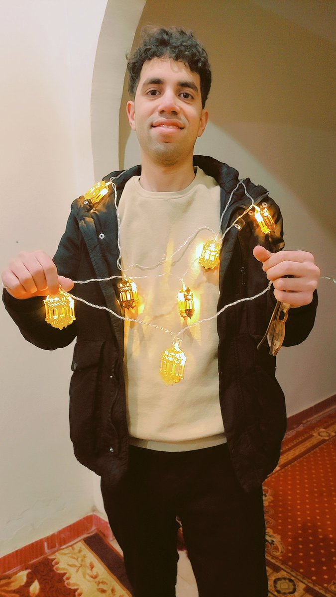 اقدملكم مسؤل هيئة تعليق الزينة في بيتنا ☝🏻