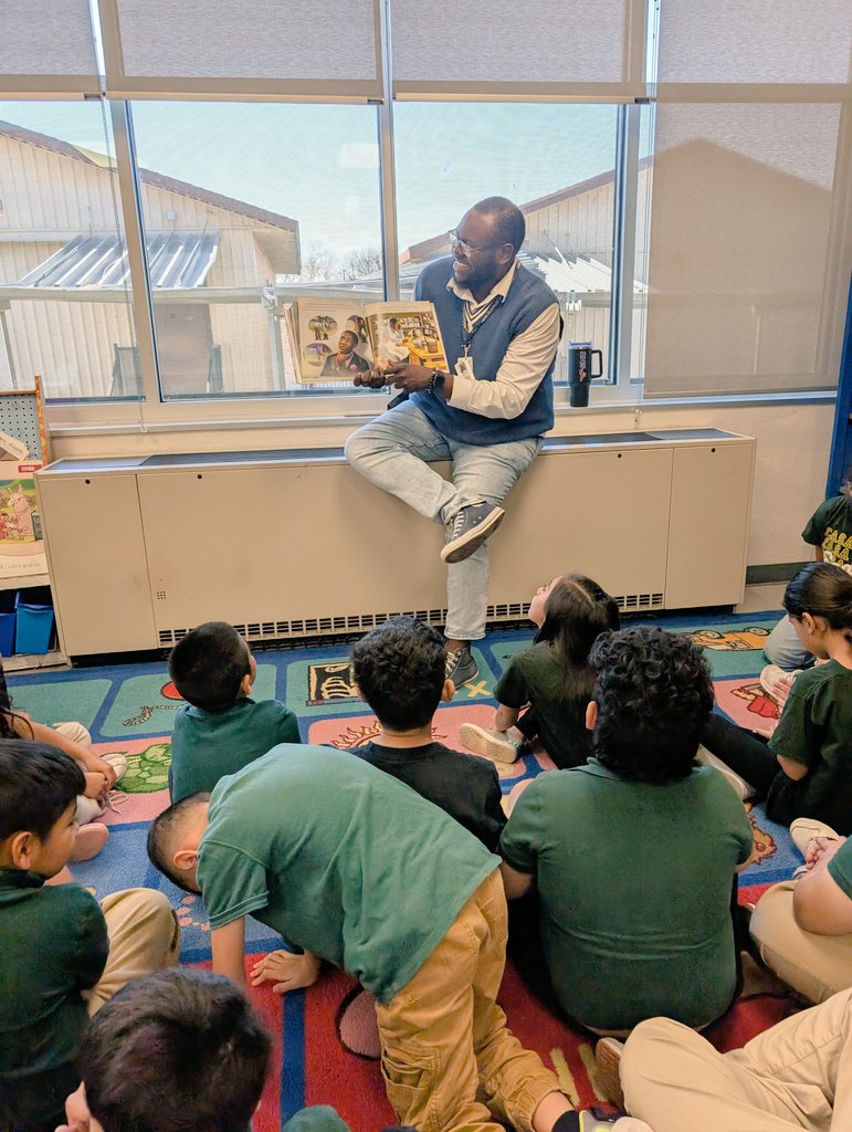 MsPatelLibrary's tweet image. We kicked off African American Read-In day by @Garvin_EDU reading Ice Cream Man to our third graders! What a better way to celebrate than with ice cream sundaes to sweeten the day even more! 📚🍨@CasaViewES @DISD_Libraries