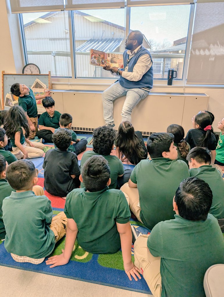 MsPatelLibrary's tweet image. We kicked off African American Read-In day by @Garvin_EDU reading Ice Cream Man to our third graders! What a better way to celebrate than with ice cream sundaes to sweeten the day even more! 📚🍨@CasaViewES @DISD_Libraries