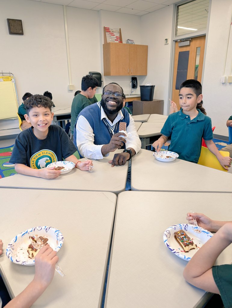 MsPatelLibrary's tweet image. We kicked off African American Read-In day by @Garvin_EDU reading Ice Cream Man to our third graders! What a better way to celebrate than with ice cream sundaes to sweeten the day even more! 📚🍨@CasaViewES @DISD_Libraries
