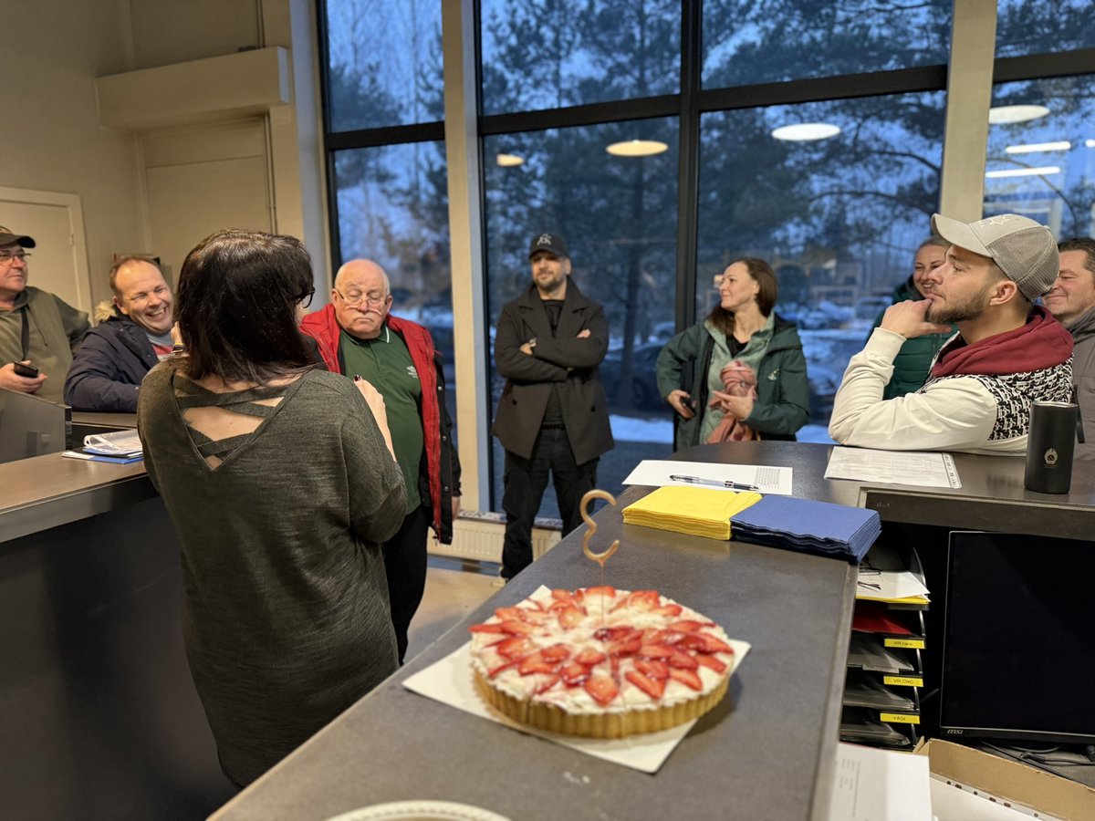 poznaks's tweet image. Tieši pirms 3 gadiem startēja pirmais tviterkonvojs. Šodien 183. Jubileja kuras labāk nebūtu. Bet tomēr jubileja, kura liek justies lepniem. Lai arī veselais saprāts Vašingtonā šovakar, šķiet, pameta čatu. Turpināsim līdz uzvarai #StandWithUkraine