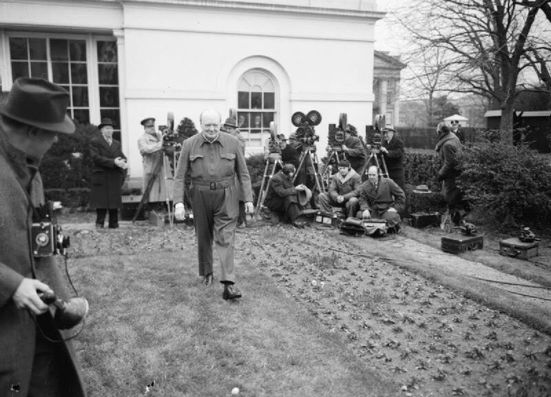 There was another wartime leader that visited the White House, he didn't wear a suit either.  

Back then America stood side by side with Allies against fascism.  

Now those in charge in America have abandoned their allies and are the ones doing the Nazi salutes.