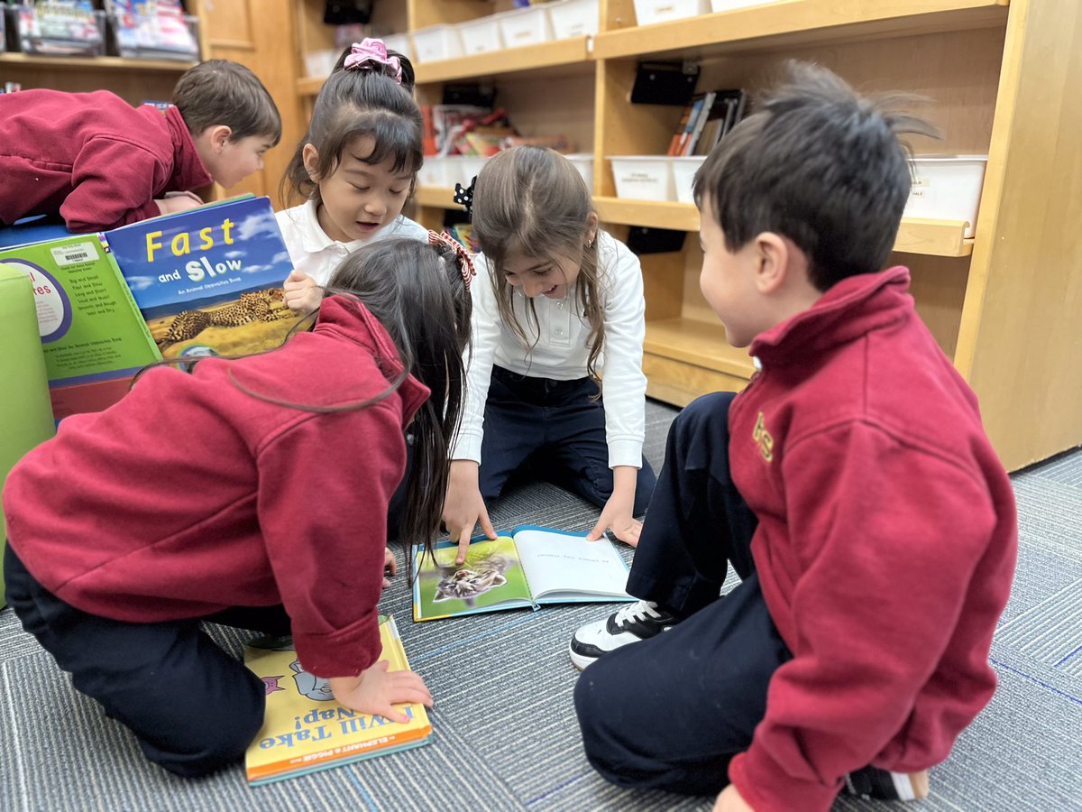Ask us about library to end our week.🗓️📖📚♥️ #belonging #kindergarten @HTS_MrsWarriner <a href="/HTSRichmondHill/">HTS Richmond Hill</a> 
@HTS_MsRanieri 📸