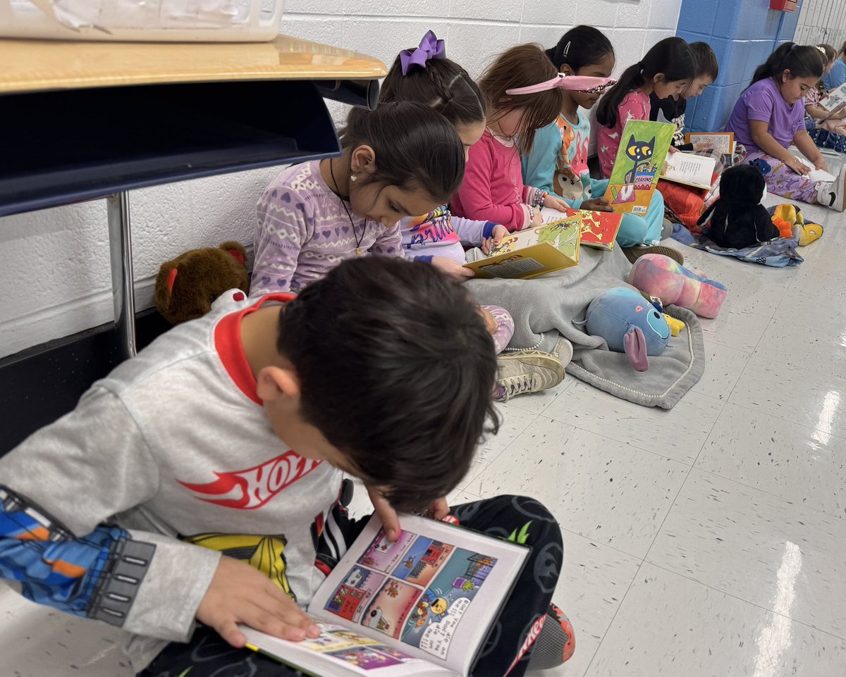 Started the day in our pjs for story time with our very own Principal and ended the day snuggling up with a good book and a favorite stuffy! #ReadAcrossAmerica <a href="/CMSmtolive/">CMS Elementary School</a> <a href="/NicoleMusarra/">Nicole Musarra</a> <a href="/husservp/">Karen Husser</a>