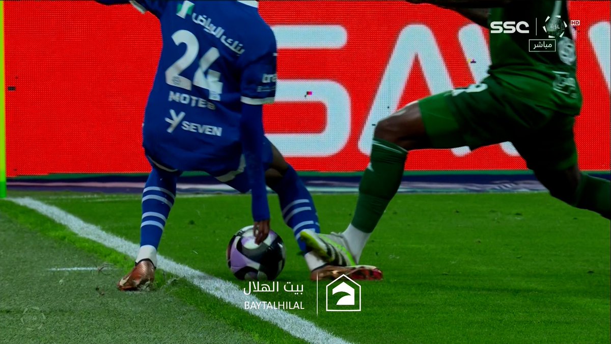 HwamYhy's tweet photo. 🚨🚨 في الشوط الاول 

ضربة جزاء واضحه وصريحة لم تحسب للهلال❌ 

كرت أحمر على كيسيه بعد التدخل العنيف على متعب الحربي ❌

كرت اصفر ثاني على لاعب الاهلي سعد بالعبيد لم يشهره الحكم ❌

بالإضافة الى التدخلات الشخنه والتغاضي عنها من قبل الحكم ❌

الى متى هذي المهزله ؟
#الهلال_الاهلي https://t.co/NwIV4UvsEj