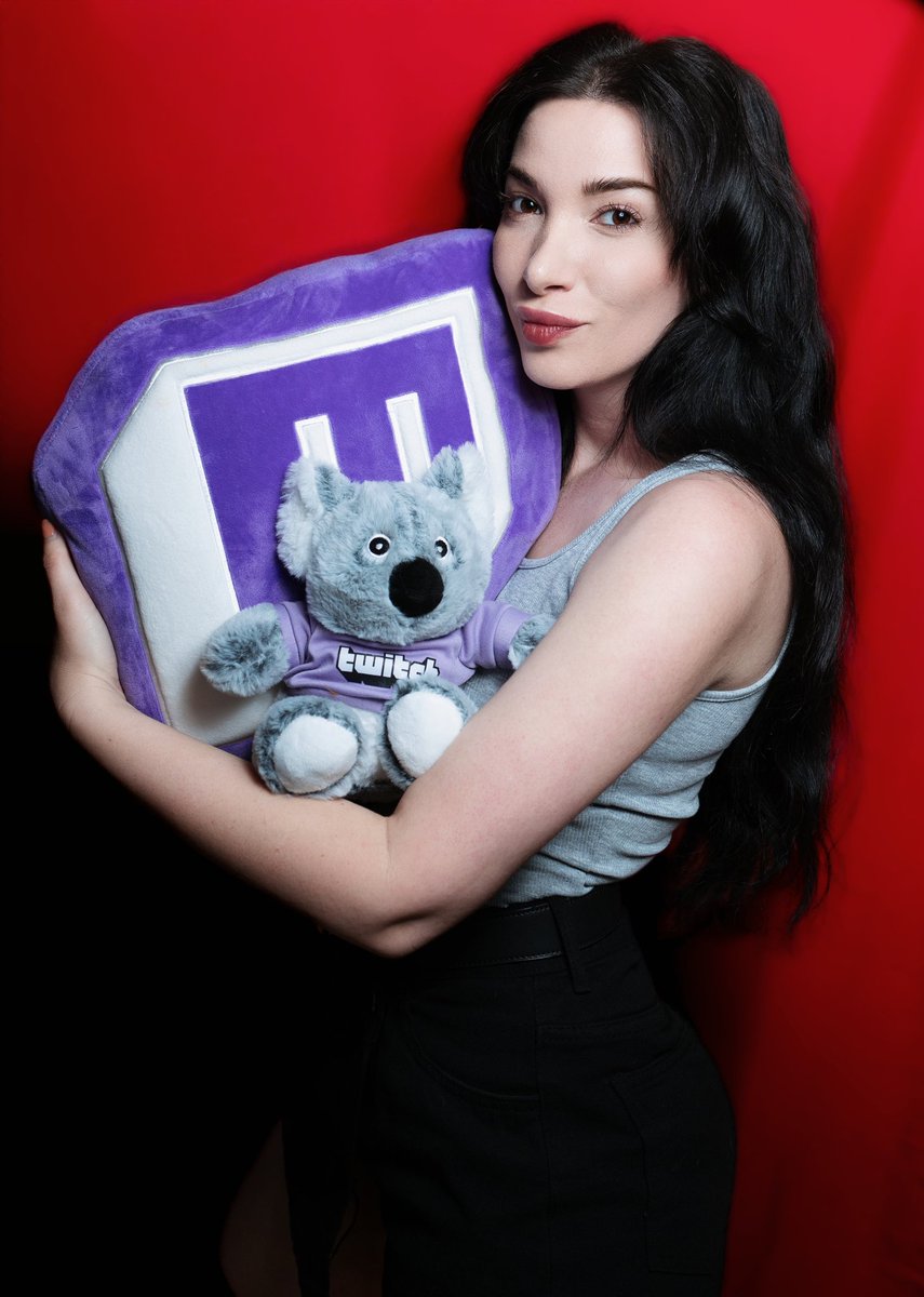 LiddlesTV's tweet photo. 🚨I CAN FINALLY ANNOUNCE THIS!!!
I"ve been selected to be part of this absolutely stacked @twitch lineup &amp; will be featured on the global front page #LegendaryWomen shelf for the next year alongside some incredibly talented, inspirational women. 💜🥹 https://t.co/PzCiQIzVAT