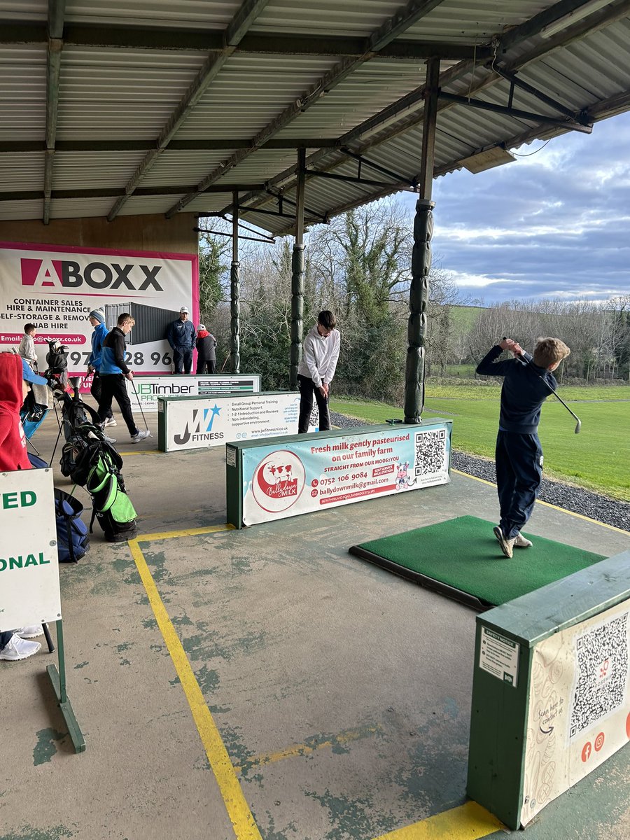 Wedge distance control was this week’s theme in our Winter Junior Golf Programme. 

Today the Juniors were shown by Coach <a href="/redge321/">Richard Kilpatrick</a> how to control the distance of their wedges through the clock system⛳️🏌🏻‍♂️

#youhitemwegetem #juniorgolf #golfireland <a href="/banbridgegolf/">Banbridge Golf Club</a>