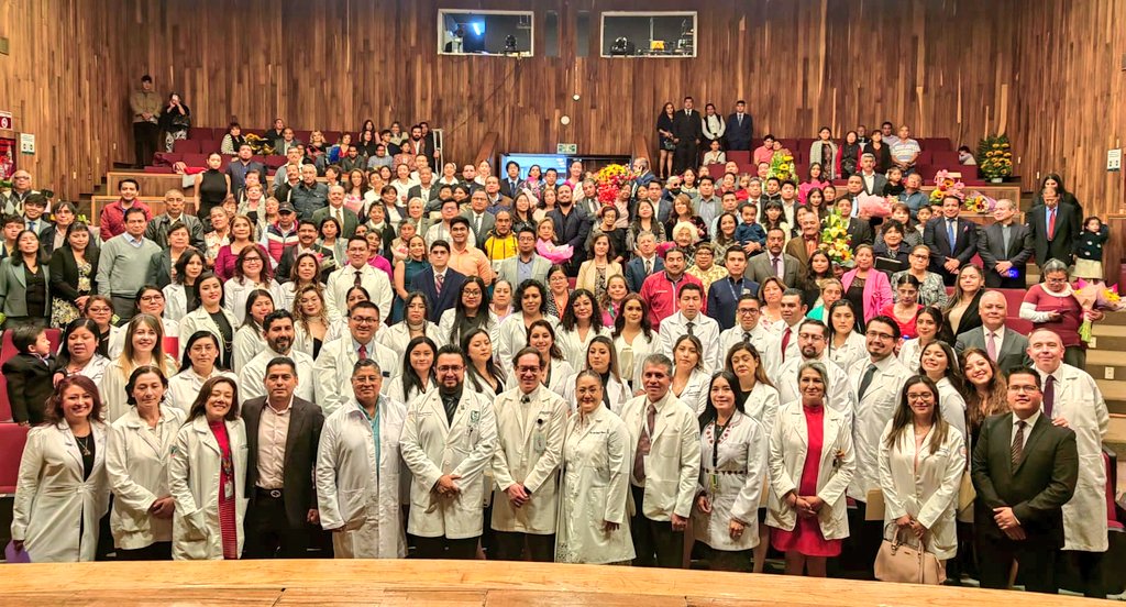 tlaxcalaIMSS's tweet image. #IMSSTlaxcala realizó Ceremonia de Clausura Académica de Médicas y Médicos Residentes de la Generación 2022-2025, en la que egresaron 38 especialistas, 12 en Medicina de Urgencias y 26 de Medicina Familiar. 

#OrgulloIMSS 🦅#SoyResidenteIMSS 💚