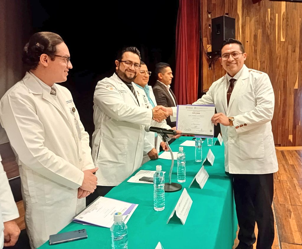 tlaxcalaIMSS's tweet image. #IMSSTlaxcala realizó Ceremonia de Clausura Académica de Médicas y Médicos Residentes de la Generación 2022-2025, en la que egresaron 38 especialistas, 12 en Medicina de Urgencias y 26 de Medicina Familiar. 

#OrgulloIMSS 🦅#SoyResidenteIMSS 💚