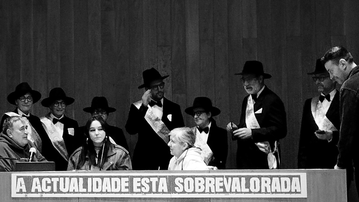 <a href="/AActualidade/">A actualidade está sobrevalorada</a> <a href="/RevistaLuzes/">Luzes</a> <a href="/OteroTuitea/">Marta Otero Mayán</a> <a href="/albouzas/">a Ana Luisa Bouza</a> <a href="/sihomesi/">Xosé Manuel Pereiro</a> turné en Lugo patrocinada polo dentista del que usted me habla