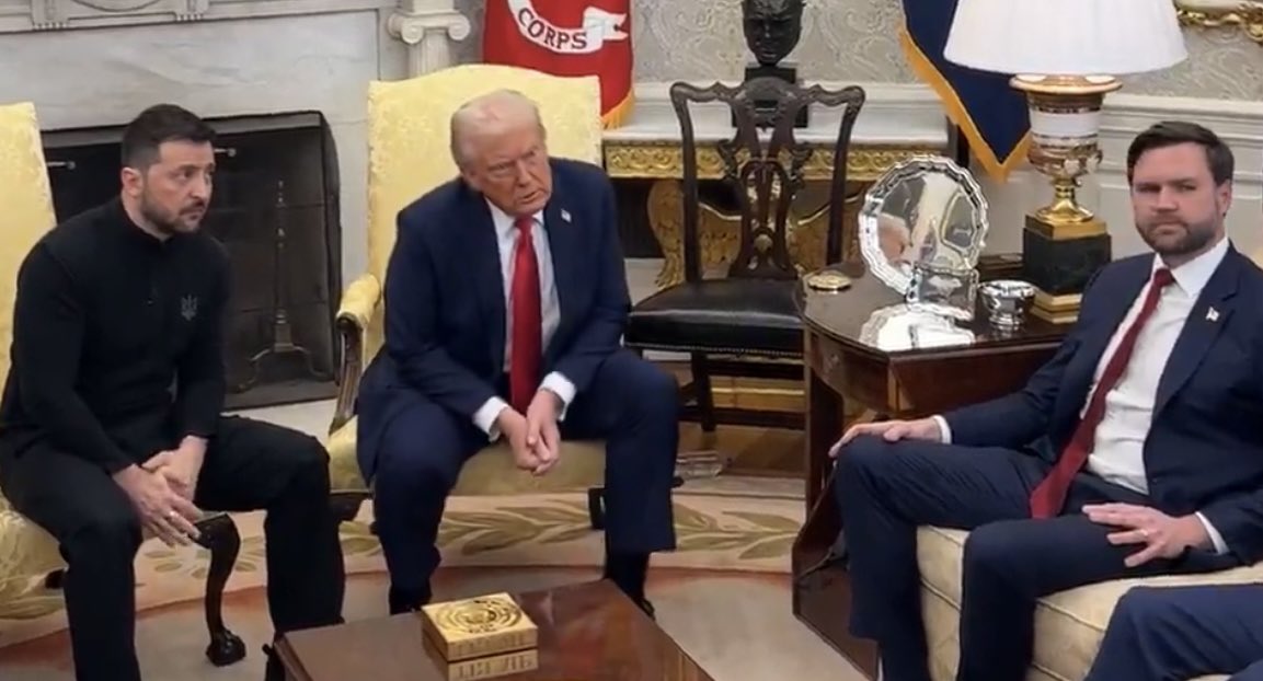 tobeselsmn's tweet image. “一个人，一个类人和一条狗”