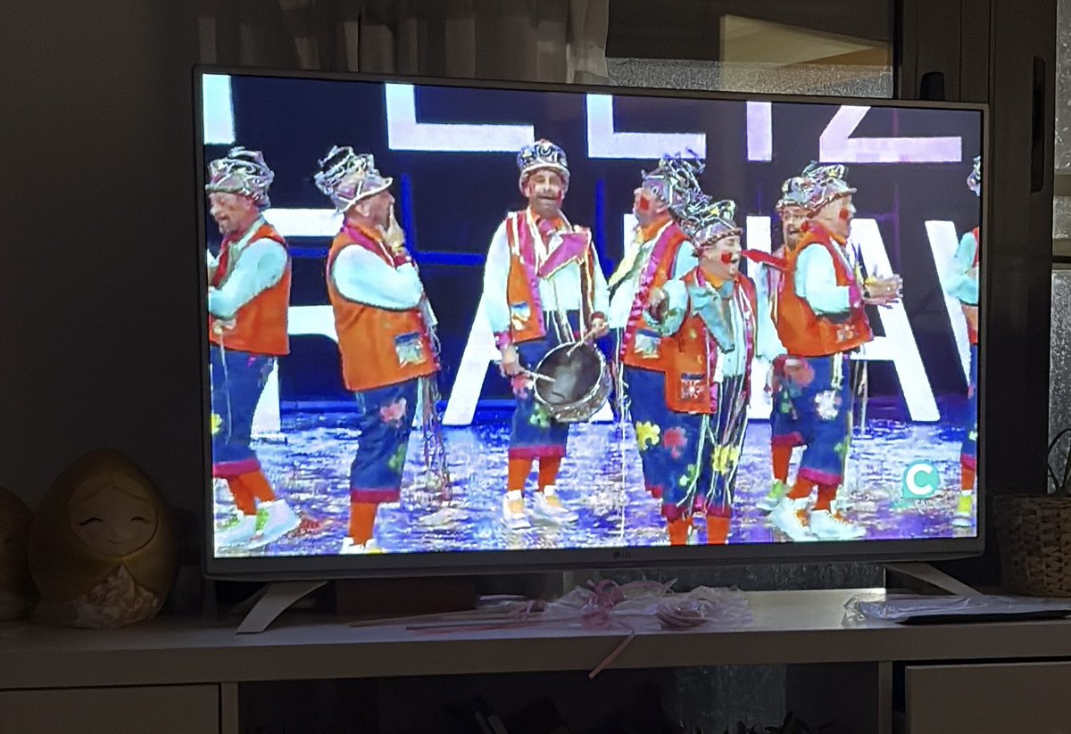 Desde #Paiporta #Valencia viviendo la alegría de esta fiesta!!! Gracias <a href="/OndaCadizTV/">Onda Cádiz</a> por transmitirlo y por hacer que los que no somos gaditanos podamos disfrutar del arte de las chirigotas! Grandes y gracias #Cadiz #COAC2025FINAL #COAC2025pa