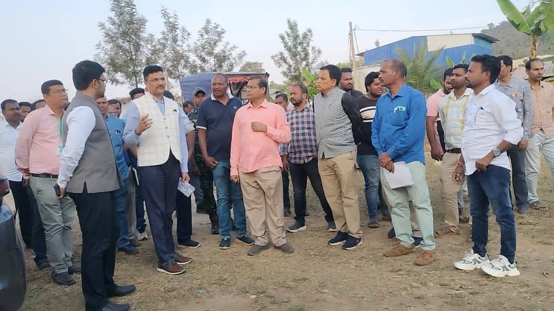 SriFarmers's tweet photo. Today, it remained a great day at Jaivik sri fpc with the visit of Dr.Arabinda Padhee , Principal Secretary, along with Nikhil Pavan Kalyan , Director , Horticulture and V.Keerthi Vasan , Collector , Koraput  .Jaiviksri team was motivated with the interaction of Dr. Padhee. 🙏 https://t.co/wWEpziiegx