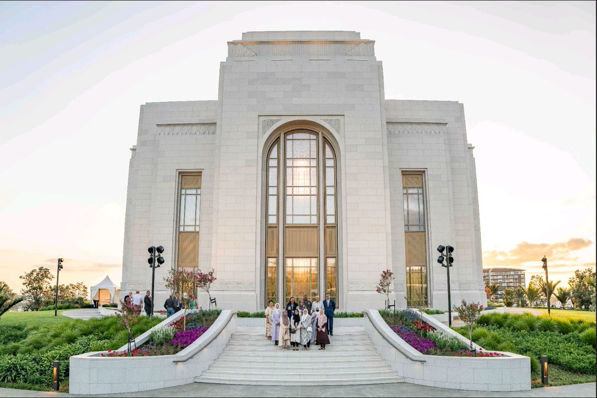 NzLajna's tweet photo. This week, a group of eight members from Lajna Ima’illah NZ visited the newly opened Church of Jesus Christ of Latter-day Saints in Auckland, New Zealand.

#lajnaimaillahnz #loveforallhatredfornone #churchofjesuschristoflatterdaysaints #interfaith https://t.co/LV0MsKVrTx