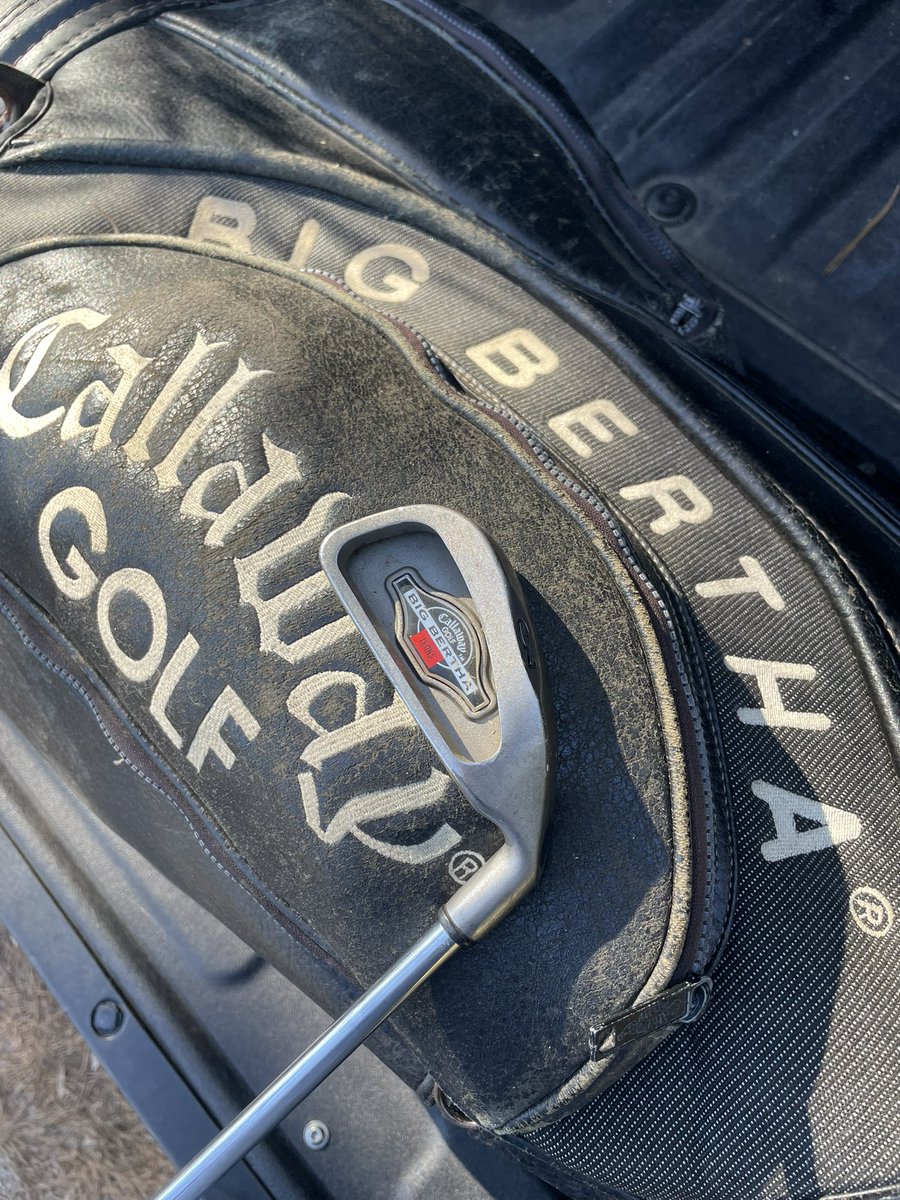 cshipman12's tweet photo. @NUCLRGOLF Still use the bag and irons to this day https://t.co/XrrzKH3qeT