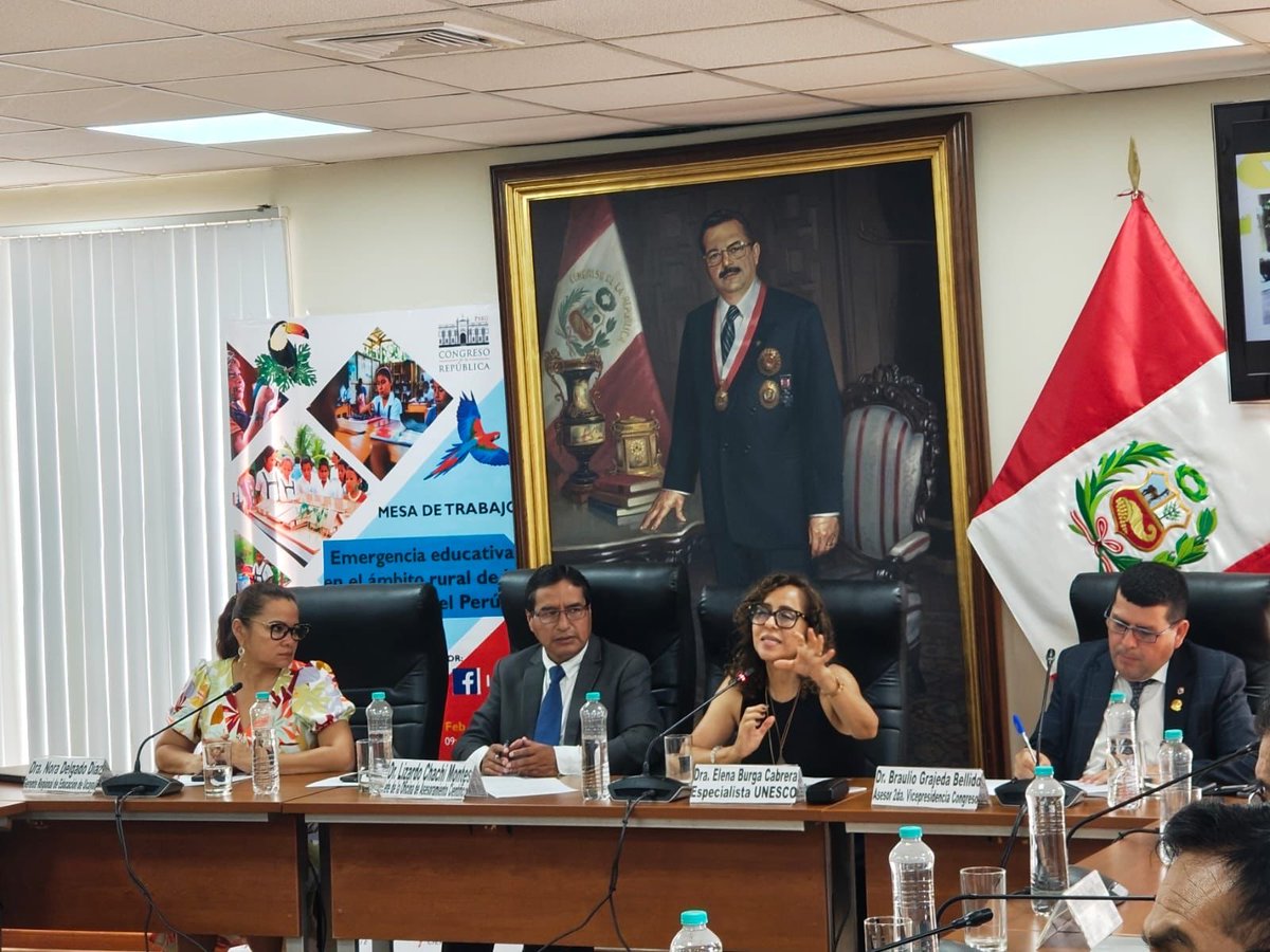 UNESCOperu's tweet photo. @eleburga y @vegasjmartin de @UNESCOperu  participaron de la mesa "Emergencia educativa en el ámbito rural de la Amazonía", organizada por la Of. de Asesoramiento Científico del @congresoperu. Se presentó el #EstudioAmazonía y se compartió nuestro trabajo para y con la #Amazonía. https://t.co/HyYp1e9Xqk