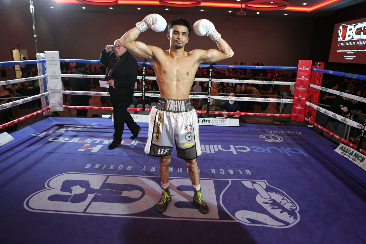 BCB_Boxing's tweet image. 🥊Yahya Abdullah got off to a lighting fast start dropping Juan Alberto Batista twice in the opening round.

The tough Argentinian did well to compose himself and managed to see the remaining three rounds out with Abdullah taking a 40-34 points decision. 

#boxing #NoBackingDown